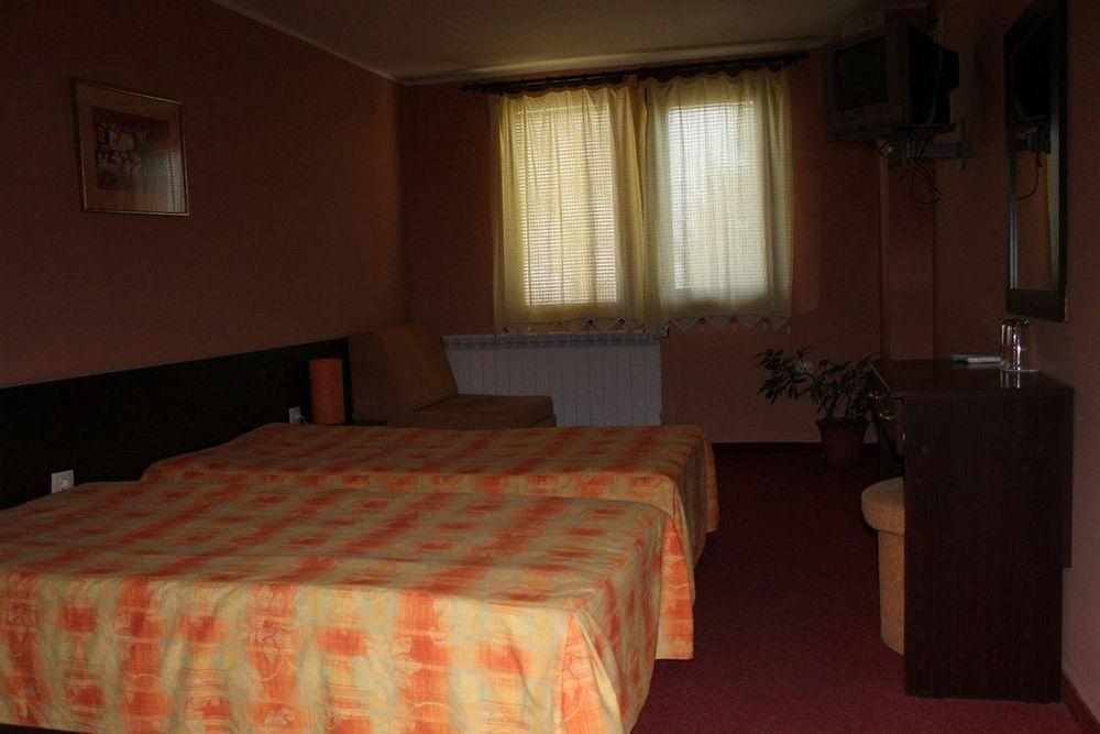 Hotel Elena ヴェリコ・タルノヴォ エクステリア 写真