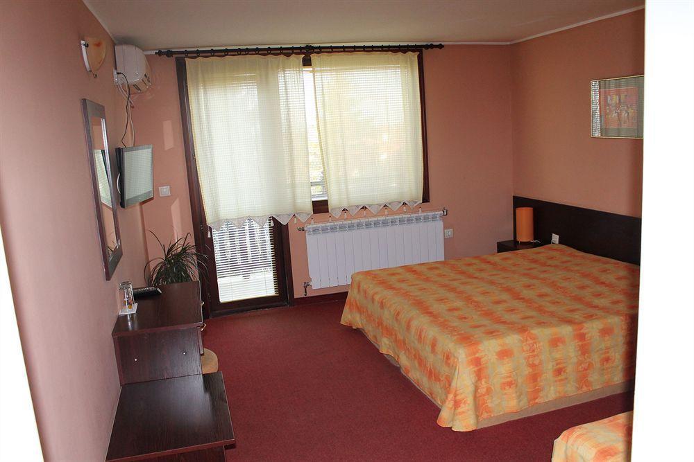 Hotel Elena ヴェリコ・タルノヴォ エクステリア 写真