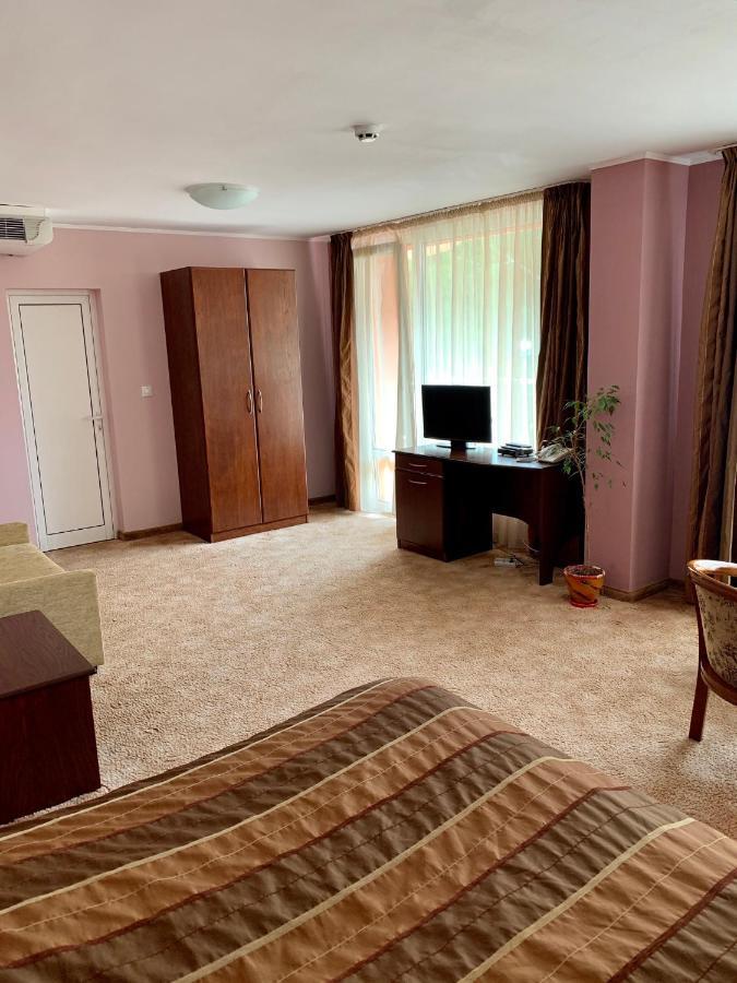 Hotel Elena ヴェリコ・タルノヴォ エクステリア 写真
