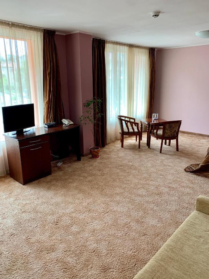 Hotel Elena ヴェリコ・タルノヴォ エクステリア 写真